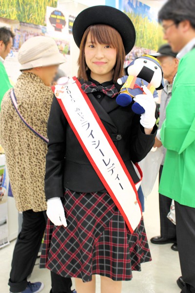 2015宮城米キャンペーンキャラクター（みやぎライシーレディー）の佐藤なつみさん（第54回農林水産祭「実りのフェスティバル」）