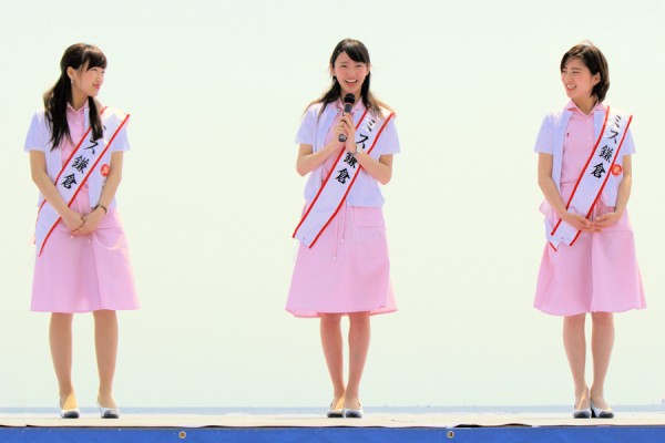 2016ミス鎌倉の清水美里さん、林梨花さん、野口実穂さん（由比ヶ浜海岸 鎌倉ビーチフェスタ）