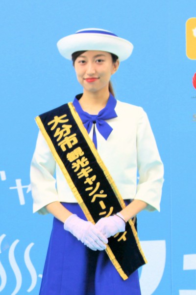 大分市観光キャンペーンレディの戸高彩菜さん（おんせん県おおいた復興 キャンペーン 有楽町駅前）