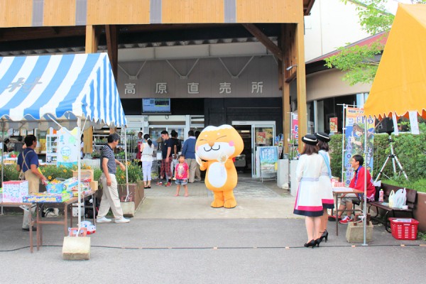 踊るふたまたぎつねさん（道の駅羽鳥湖高原）