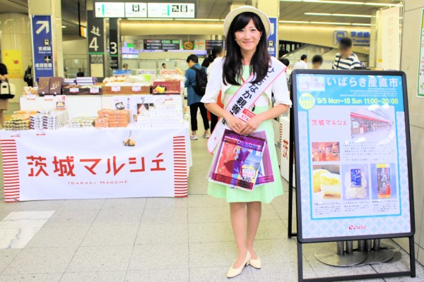 ひたちなか親善大使の浅川幸子さん（JR日暮里駅）