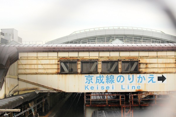 JR日暮里駅の陸橋通路