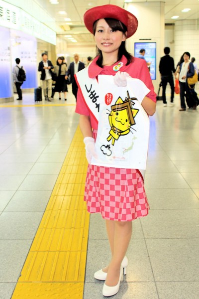 しまね観光大使の安田英里香さん（JR東京駅）