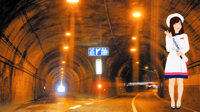 10月 - トンネル内の分岐（松本市郊外）