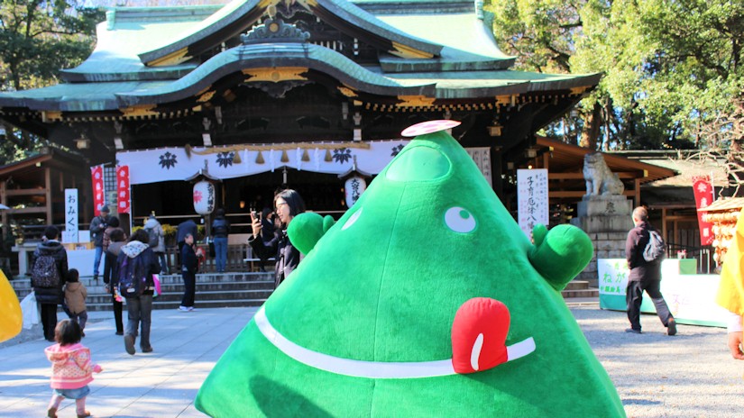 杉並山笠祭りに登場したおいしい山形推進機構のペロリン（大宮八幡宮）