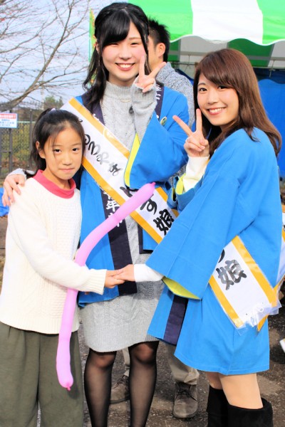 第5代ゆず娘の佐々木綾香さんと清宮千愛さんと佐々木さんのいとこの女の子