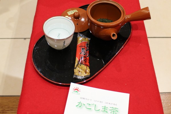 鹿児島県茶業会議所の「百円茶屋」（イオンレイクタウンmori「鹿児島フェア」）