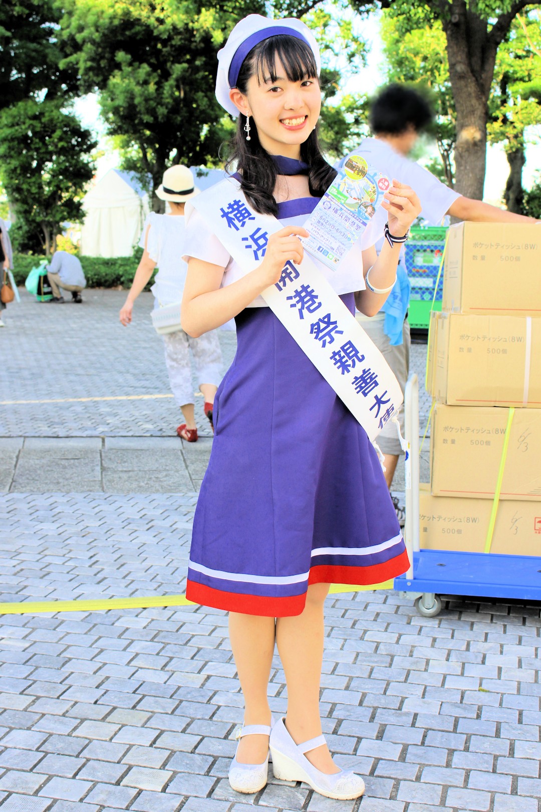 横浜開港祭親善大使の渡部結郁子さん（臨港パーク）