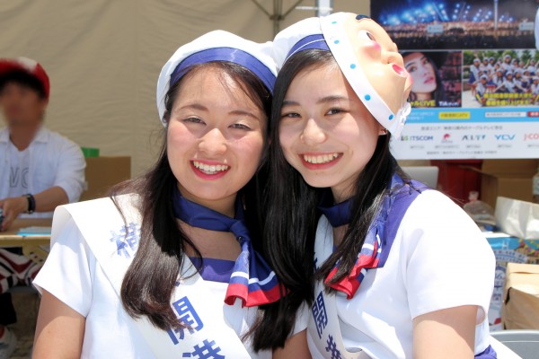 第36回横浜開港祭親善大使の星野紗也佳さんと持田凪沙さん（臨港パーク）