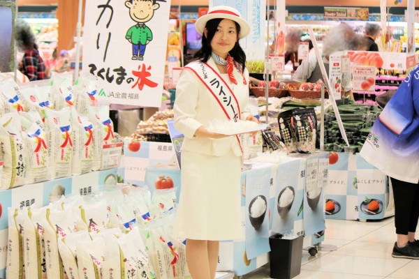 2015うつくしまライシーホワイトさんは福島県産米の試食宣伝をしておられます（イトーヨーカドーアリオ西新井）