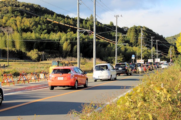 小国神社に向かう県道R280の車の渋滞（静岡県森町）