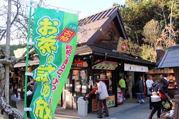 小國神社前の「ことまち横丁」（静岡県森町）