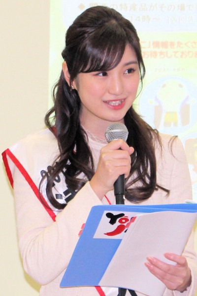 奥村莉子さんは津クイーンとして「関西観光展in横浜」で三重県の観光PRに活躍（横浜新都心プラザ）