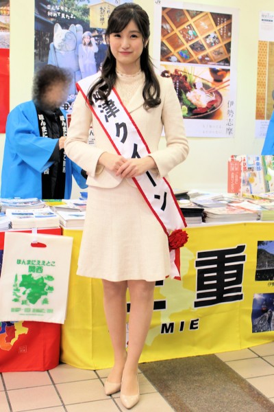 2015津クイーンの奥村莉子さん（関西観光展in横浜）