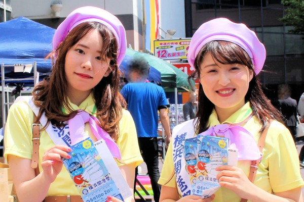 横浜開港祭親善大使の菊地麗さんと橋本薫乃さん（第37回横浜開港祭のPR）