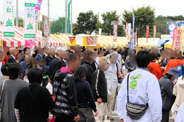 「茨城をたべよう収穫祭」の様子（常陸太田市 山吹運動公園）