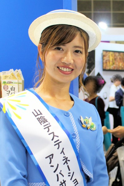 山陰デスティネーションアンバサダーの田中加奈さんは鳥取県の観光列車PRに活躍（ツーリズムEXPOジャパン）