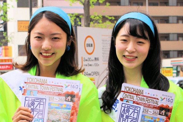 横浜開港祭親善大使の宮下遥奈さんと伊月瑠南さんは第38回横浜開港祭のPRに活躍 （イオンスタイル東神奈川）