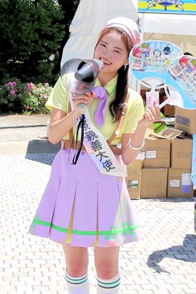 川内美月さんは第37回横浜開港祭のPRに活躍しました（臨港パーク）