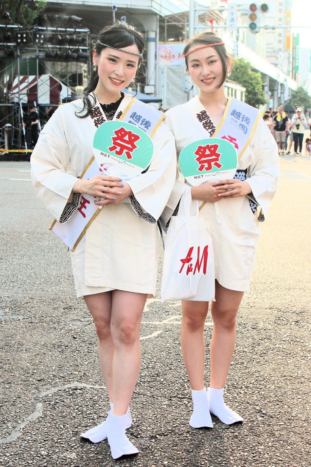 越後長岡雪の女王（現・越後長岡スノーアンバサダー） 山上恵里果さんと上村春香さん（長岡まつり平和祭）