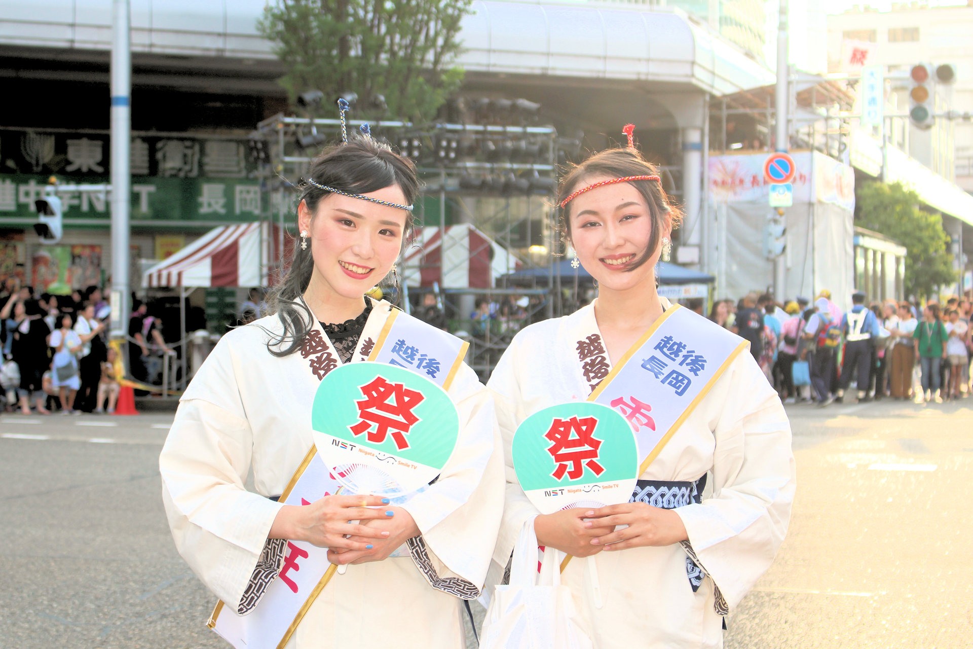 越後長岡雪の女王 山上恵里果さんと上村春香さん（長岡まつり平和祭）