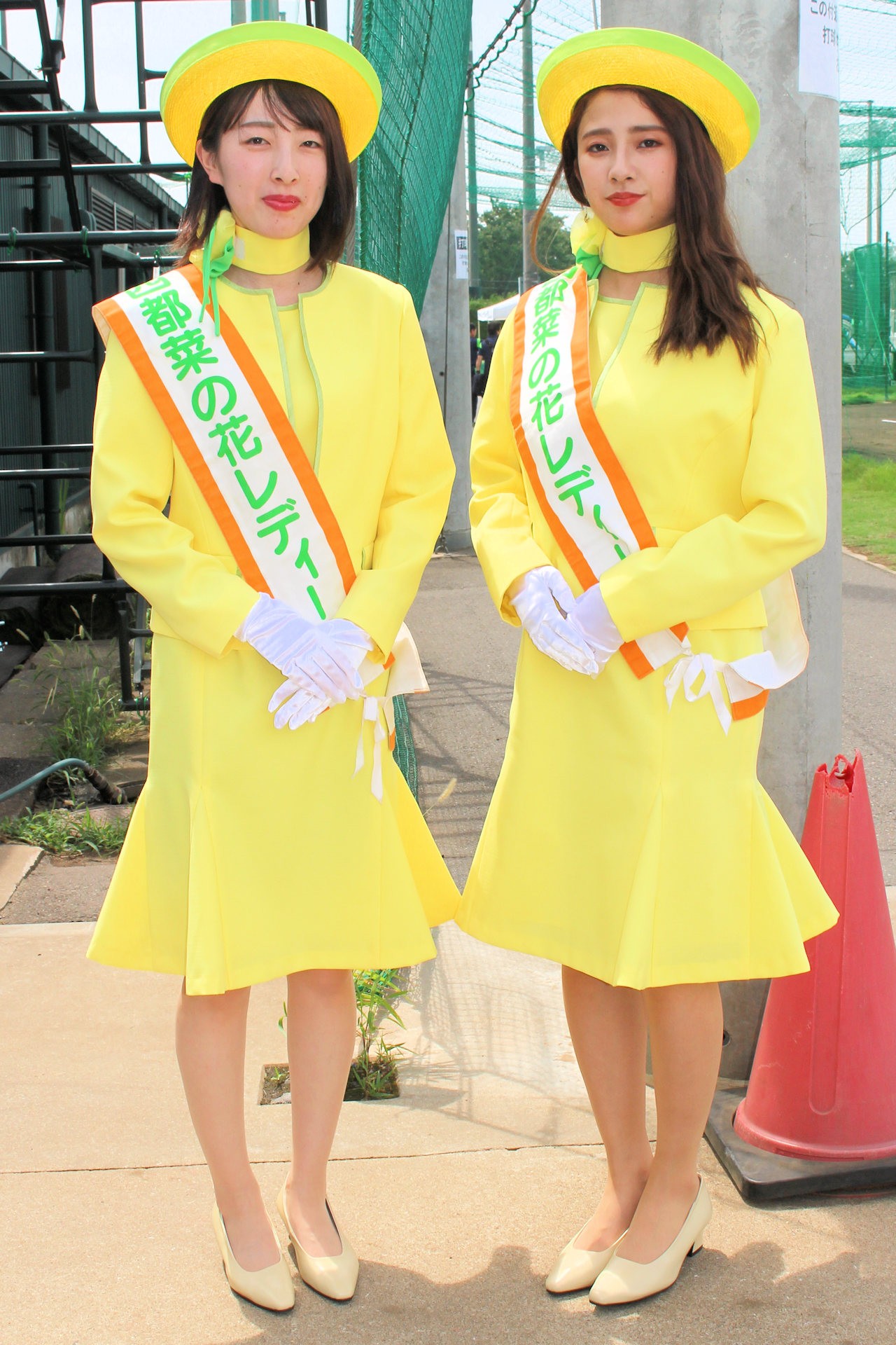 西都菜の花レディの中武紗弓さんと中武葵さん（東京ヤクルトスワローズ戸田球場）