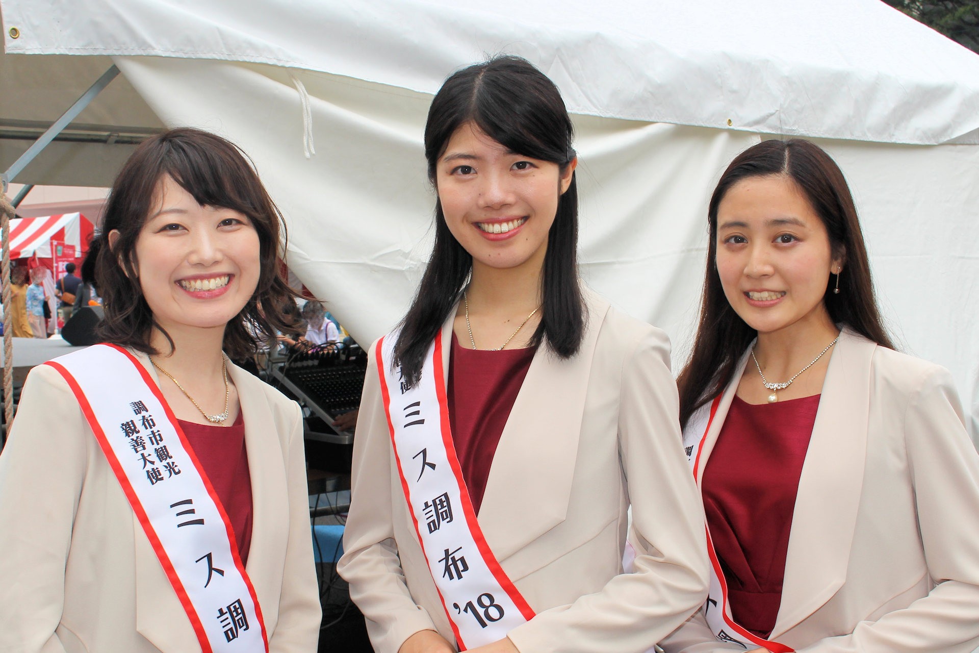 ミス調布の岩本舞さん、松澤ひかるさん、小渕由樹さんはラグビーW杯のパブリックビューイングのPRに活躍（調布市商工まつり）