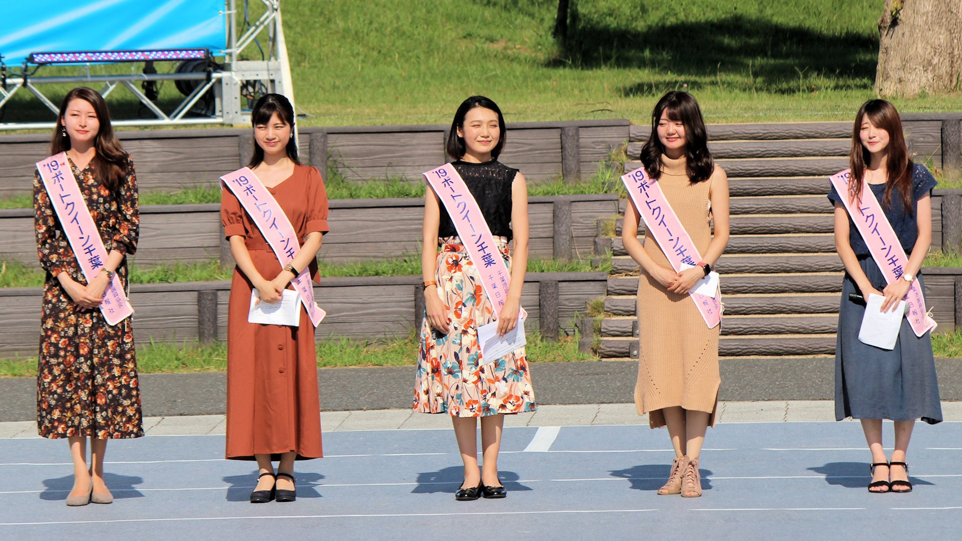 2019ポートクイーン千葉（現・ちばポートアンバサダー）の伊藤愛華さん、梶原榮麗さん、青木結香さん、川原里紗さん、我妻聡美さん（上総いちはら国府祭り）