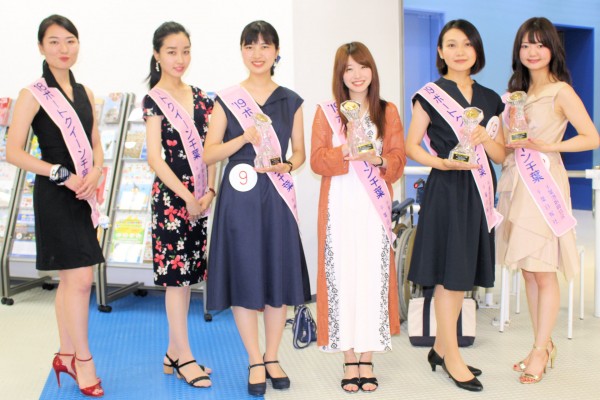 2018ポートクイーン千葉 藤原綺香さん、梅澤美咲さん、2019 青木結香さん、我妻聡美さん、青木結香さん、川原里紗さん（ポートクイーン千葉オーディション 千葉市ポートタワー）