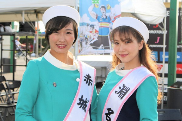 赤城姫の星野菜々さんと淵名姫の栁田衣里佳さん（まえばし赤城山ヒルクライム大会）