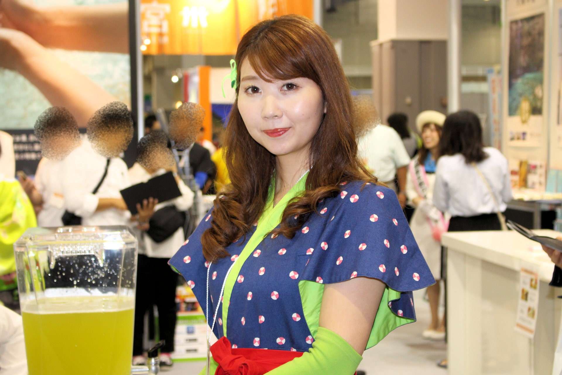 かごしまCHAガールの森田茉莉花さんは鹿児島茶のPRに活躍（ツーリズムEXPOジャパン）