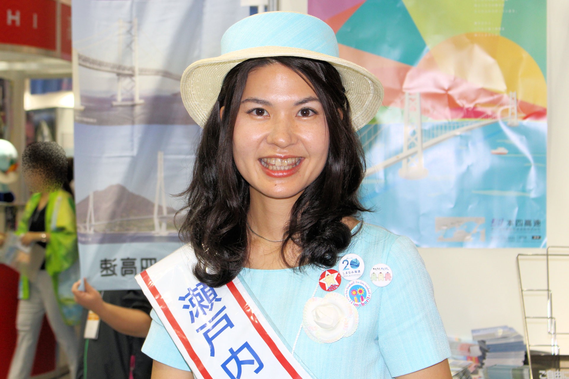 瀬戸内しまなみ大使の村上奈津子さんは「しまなみ海道」のPRに活躍（ツーリズムEXPOジャパン 四国ブース・本州四国連絡高速道路コーナー）