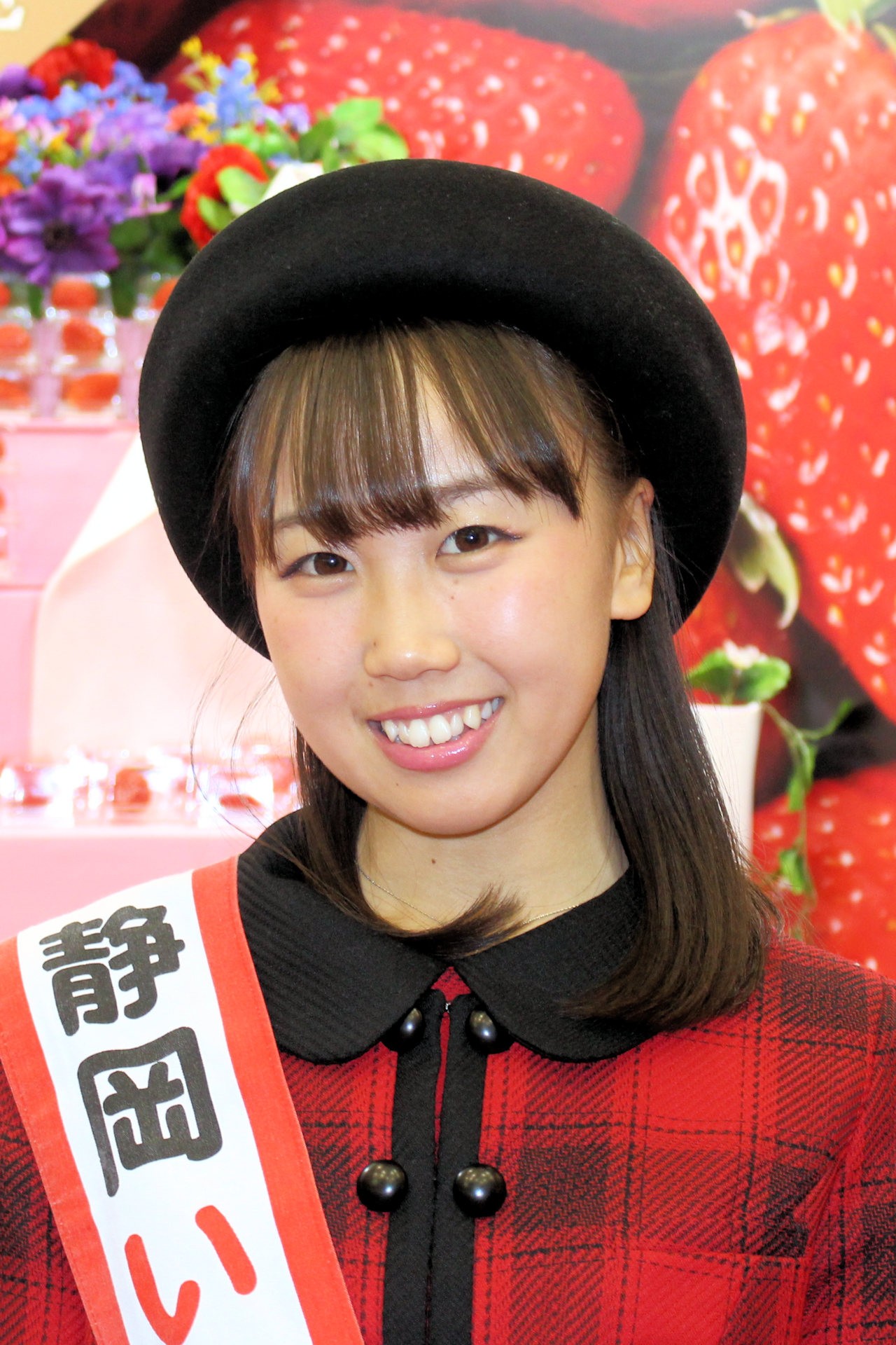 静岡いちご娘の石川由美さんは試食宣伝PRで活躍（「紅ほっぺ きらぴ香 静岡いちごマルシェ」小田急百貨店 新宿駅自由通路）