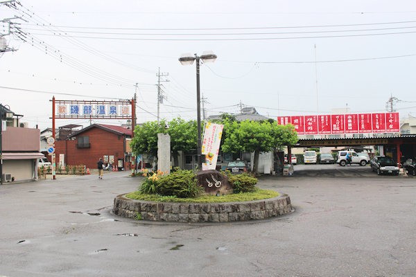 磯部駅（JR信越本線）の駅前の様子（群馬県安中市）