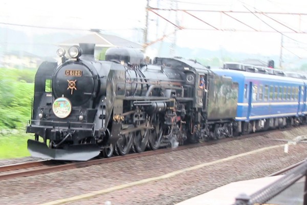 「EL SL ぐんま よこかわ」の後尾のC61（磯部駅 群馬県安中市）