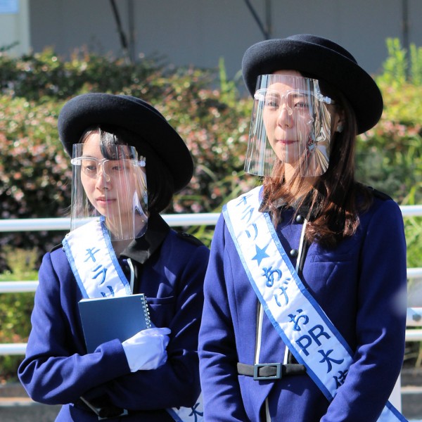 フレッシュあげおの高橋理沙さんと鐘本千優さん（あげお食フェスinアリオ上尾）