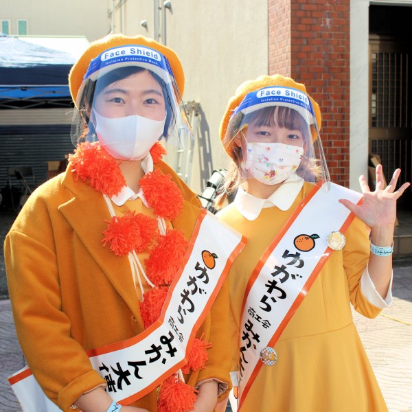 湯河原みかん大使の力石好乃さんと佐藤悠加さん（ぶらん市 神奈川県湯河原町）