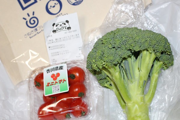 かがわ「旬のイチオシ！」農産物フェア」で購入した香川県産のブロッコリーとプチトマト（ムーミーベスト店 高松市）