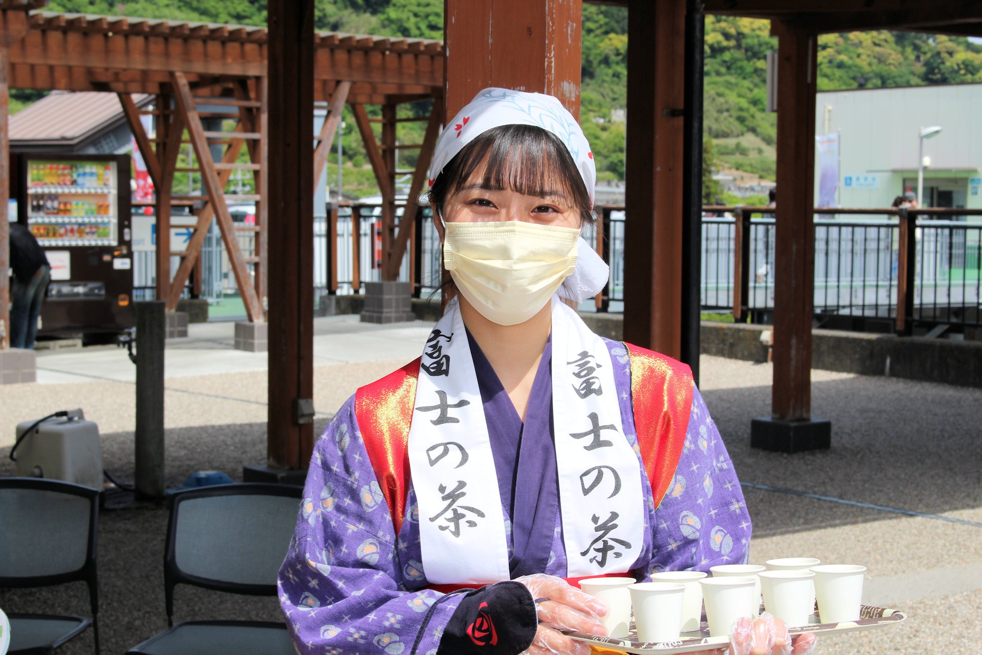 望月優花さんは「富士の茶娘」として富士山新茶フェアで活躍（ 道の駅富士川楽座 静岡県富士市）