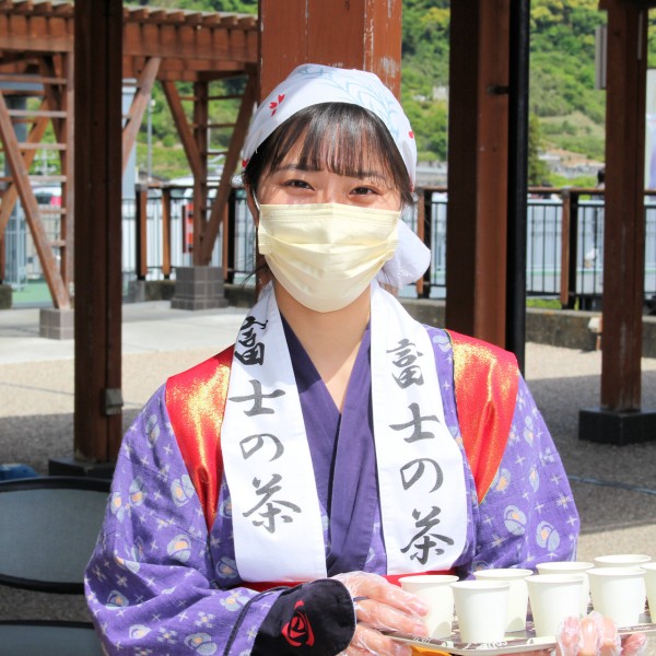 「富士の茶娘」望月優花さん（富士山新茶フェア 道の駅富士川楽座 静岡県富士市）