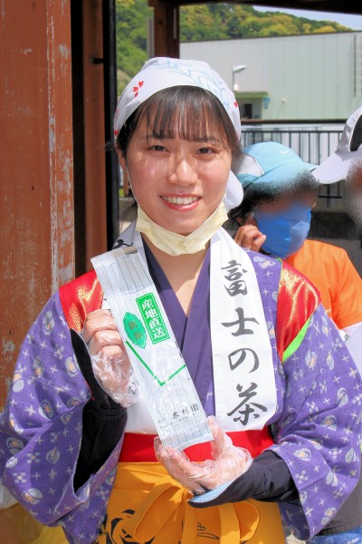 「富士の茶娘」望月優花さん（富士山新茶フェア 道の駅富士川楽座 静岡県富士市）