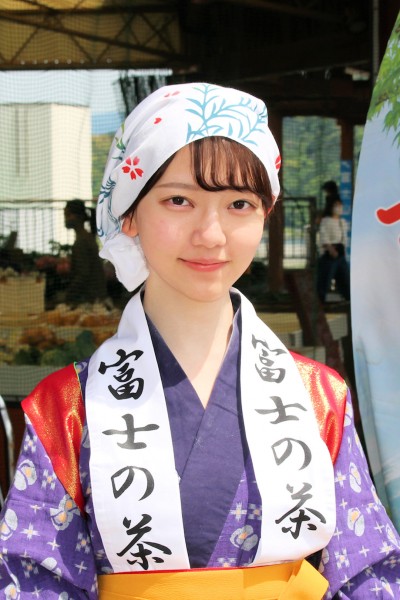Kayane SANO, Fuji-no-Chamusume the 22nd, a promo girl for Fuji City tea products - 佐野茅音さんは「富士の茶娘」として富士市産のお茶のPRに活躍（富士山新茶フェア 道の駅富士川楽座 静岡県富士市）