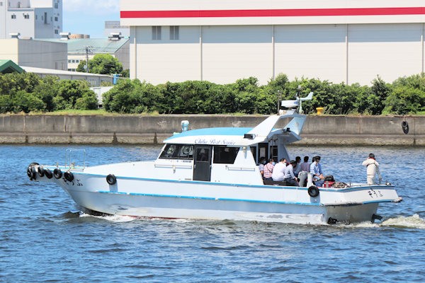 千葉ポートサービス所有の小型搭乗船