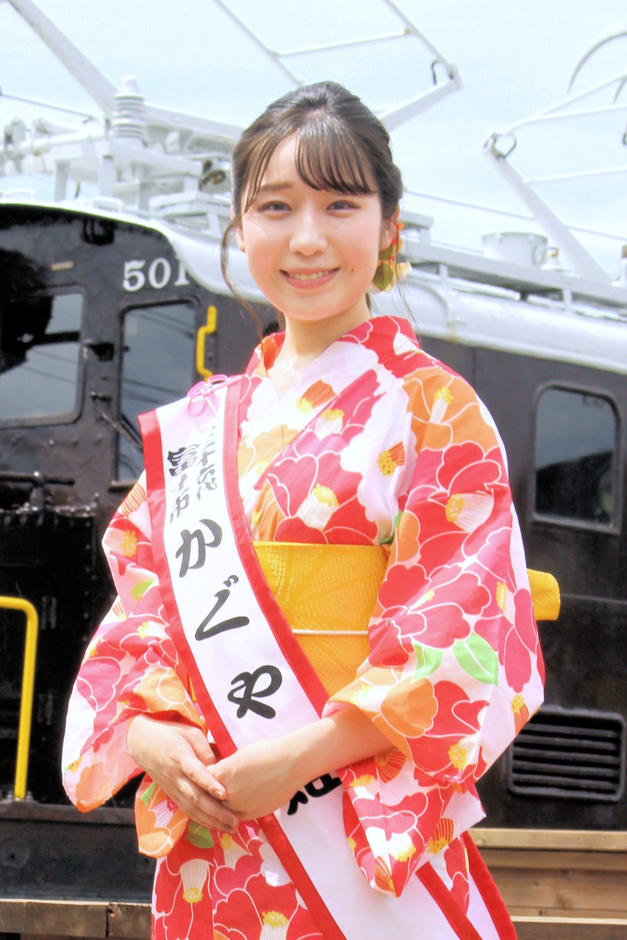 Natsune SATO, Fuji City Kaguya Hime (Princess Kaguya) the 36th, a promo girl for tourism - がくてつ機関車ひろば完成記念式典に列席した富士市第36代かぐや姫の佐藤夏音さん（岳南富士岡駅 がくてつ機関車ひろば）