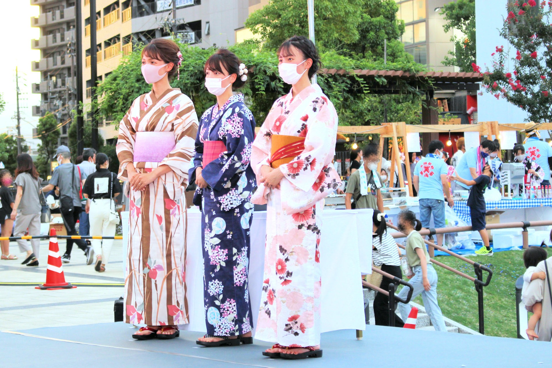 水の都おおがき親善大使の中村ゆいさん、小川夏美さん、河合七菜さん（「水都まつり 水の感謝祭」岐阜県大垣市）