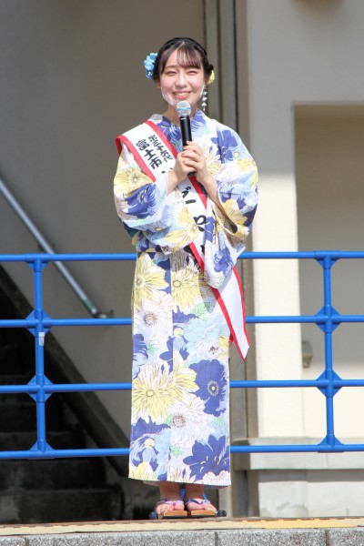 Natsune SATO, Fuji City Princess Kaguya the 36th - was giving a speech at a J3 football game's pre-match event / 富士市かぐや姫の佐藤夏音さんはJ3沼津の「全力ステージ」MCで活躍（愛鷹広域公園多目的競技場 静岡県沼津市）