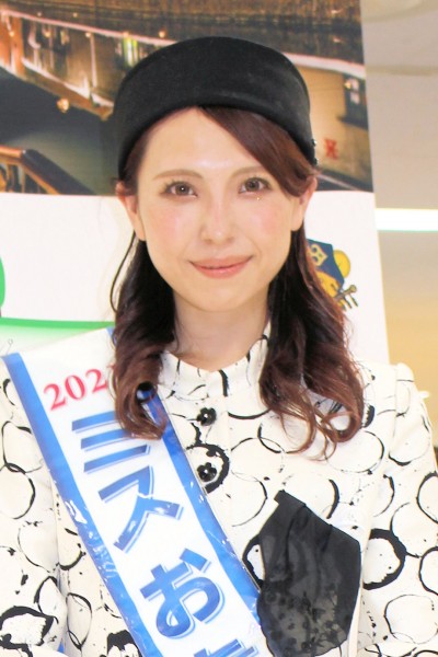 'Shirayuki' Sayaka TAKADA, 2021 Miss Otaru, a promo girl for Otaru City tourism & commerce - 「ミスおたる」高田彩さんは、そごう千葉店の「秋の北海道物産と観光展」における小樽市のPRに活躍（千葉市中央区）