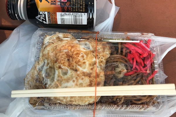 宮フェス2021（宇都宮市）のYEGブースで購入した「焼きそば」（宇都宮市バンバ市民広場）