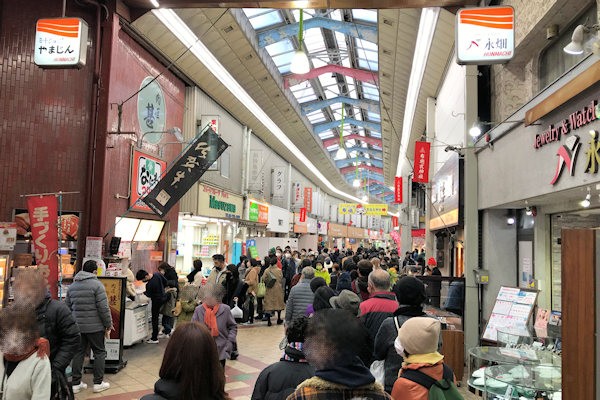 布施駅（大阪府東大阪市）近くの本町商店の布施戎（十日えびす）当日の様子