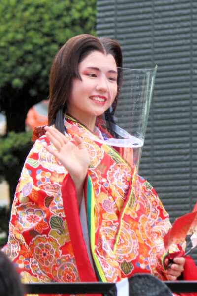 照姫役の片山亜樹さんは照姫行列の主役として活躍（「照姫まつり」都立石神井公園付近 2022年4月）
